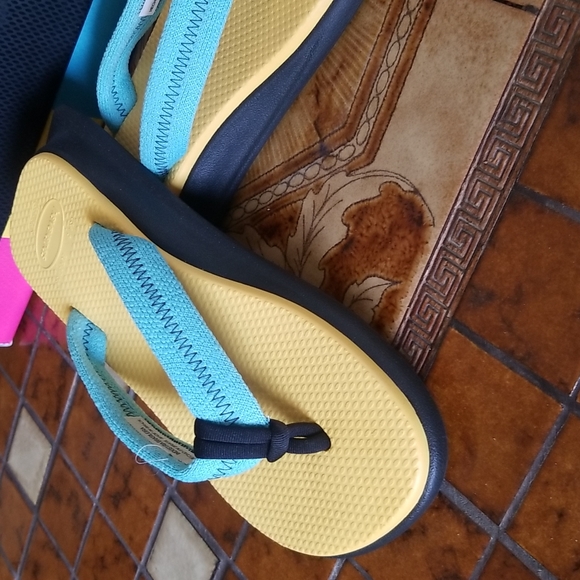 NWT HAVAIANAS flip flops - Picture 2 of 13
